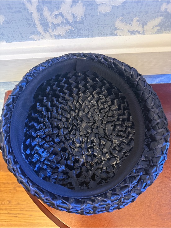 Vintage Navy Blue Woven Straw Beret with Raffia Pompom Accent